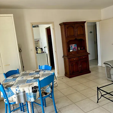 Apartment Avec Balcon - Plages A Pied - Parking