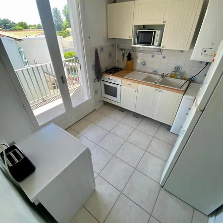 Avec Balcon - Plages A Pied - Parking Apartment *